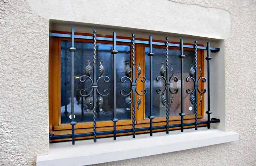 fenêtre en fer forgé